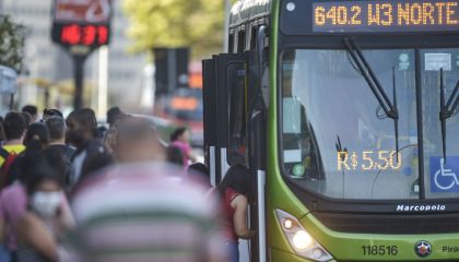 Tensões no Transporte: Greve de Rodoviários no DF Afeta 200 Mil Trabalhadores em Goiás