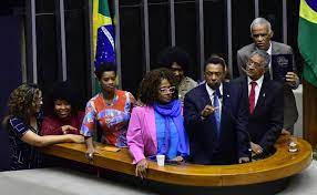 A Câmara dos Deputados aprovou, por 286 votos favoráveis e 121 contrários, o feriado do Dia Nacional de Zumbi e da Consciência Negra em todo o país.