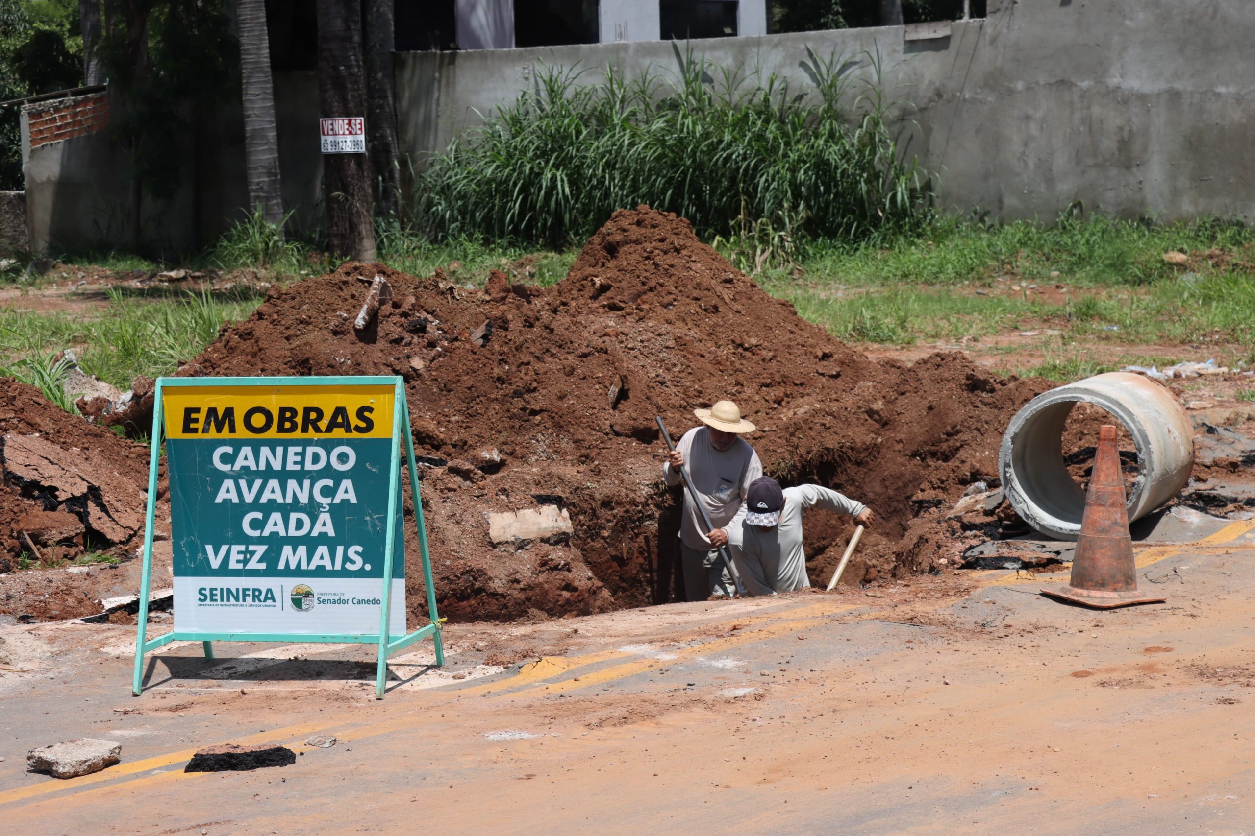 Prefeitura inicia reparos na rua 36, setor Anuar Auad