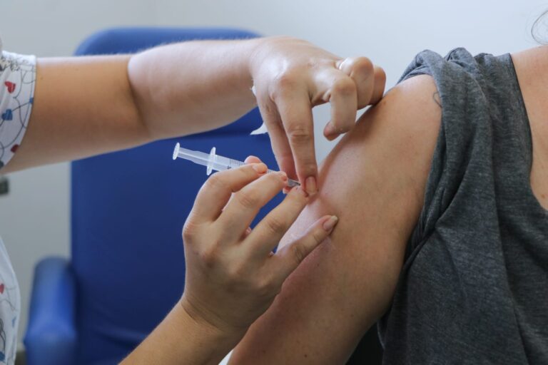 Vacinação contra a dengue em Senador Canedo: Início na quinta-feira,15