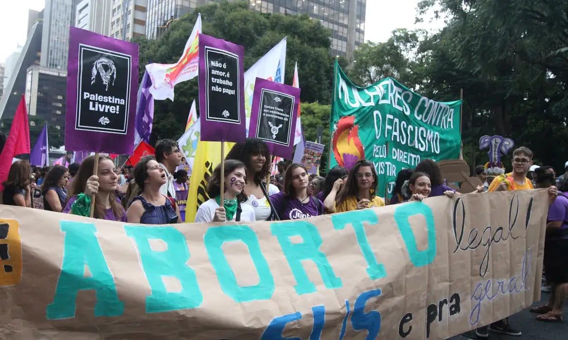 Movimento na paulista: Pela legalização do aborto e igualdade de gênero