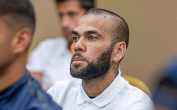 Justiça espanhola liberta Daniel Alves sob fiança