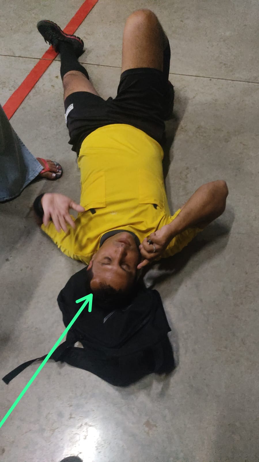 Jogador agride com um soco e faz árbitro desmaiar após ser expulso de jogo em Goiânia