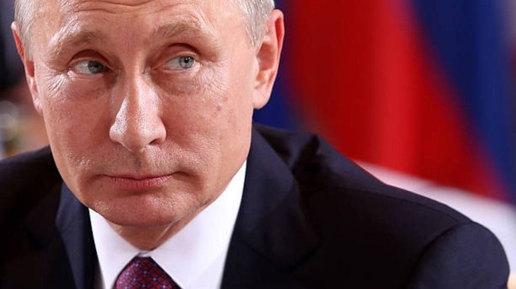 Putin planeja invasão na Ucrânia e alerta sobre risco de conflito global