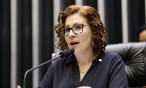 PF Indicia Carla Zambelli, podendo resultar na perda do mandato