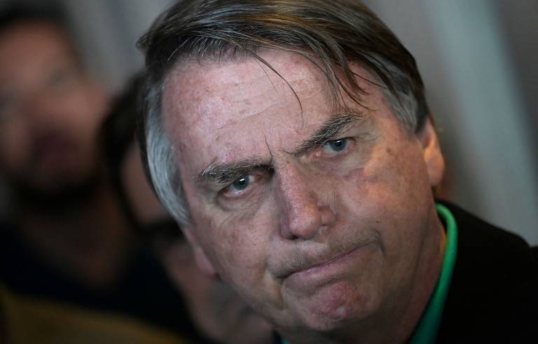 Bolsonaro recebe alta após internação repentina em Manaus