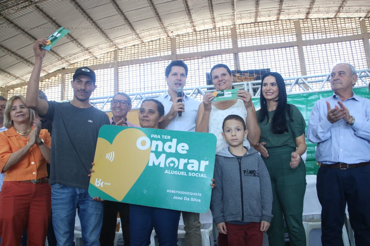 Governo de Goiás entrega 350 cartões do programa Aluguel Social em Inhumas