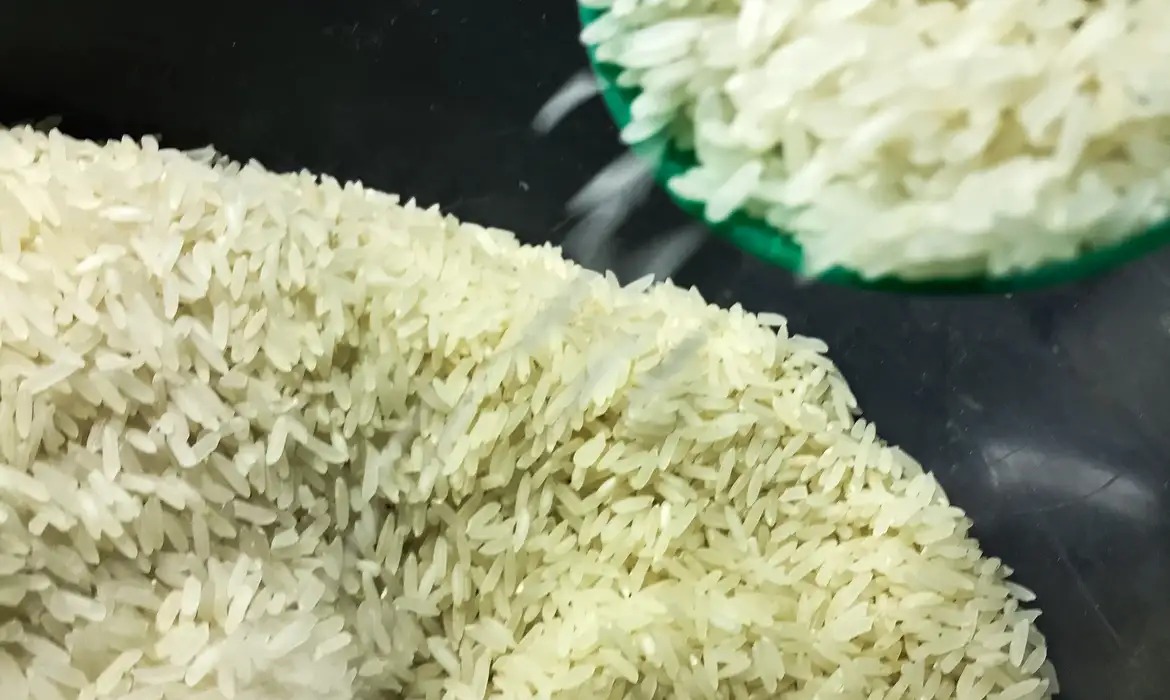 Governo anula leilão e cancela compra de arroz importado