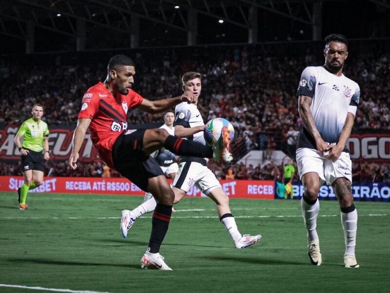 Atlético-GO busca reação e empata com o Corinthians