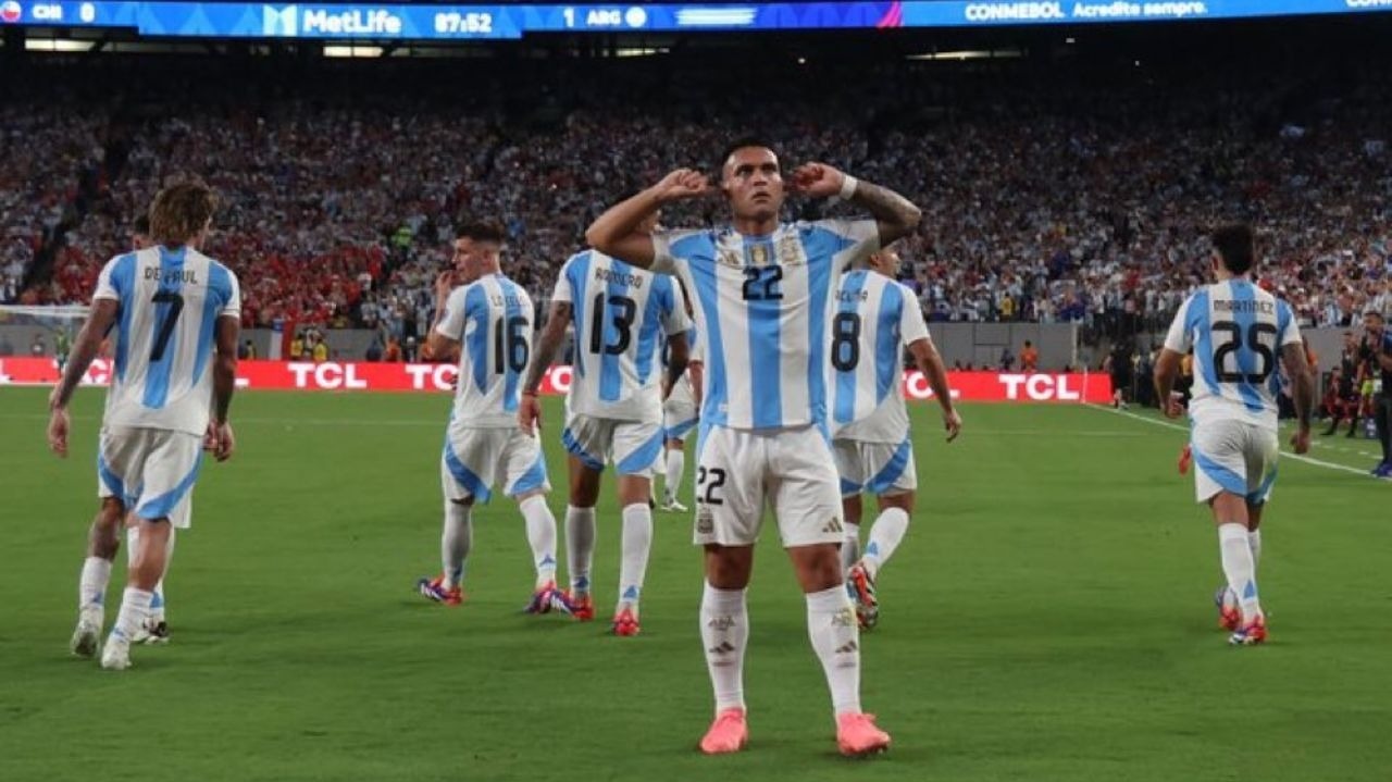 Argentina garante vaga na próxima fase da Copa América com gol no final