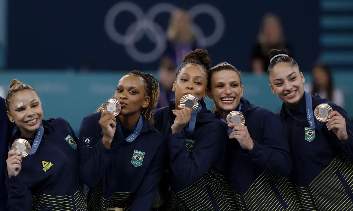 Equipe feminina conquista bronze na ginástica artística em Paris