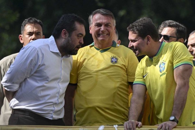 Bolsonaro apoia candidatura de Ramagem em meio a investigações de espionagem