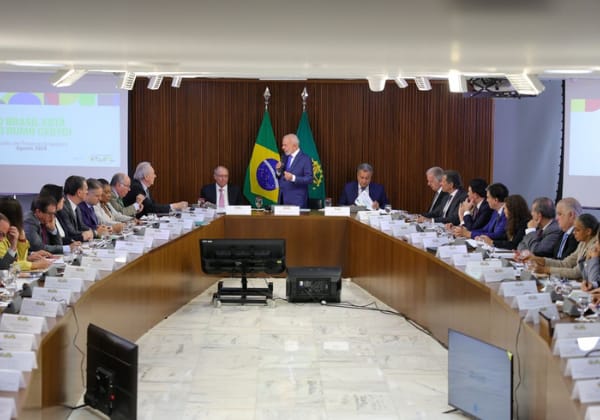 Lula recomenda prudência aos Ministros em meio à disputa pela Presidência do Congresso