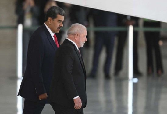 Lula e Petro discutem reação conjunta à reeleição de Maduro na Venezuela