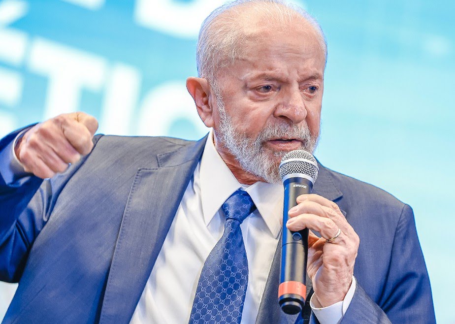 Lula critica privatizações e defende controle estatal em setores estratégicos