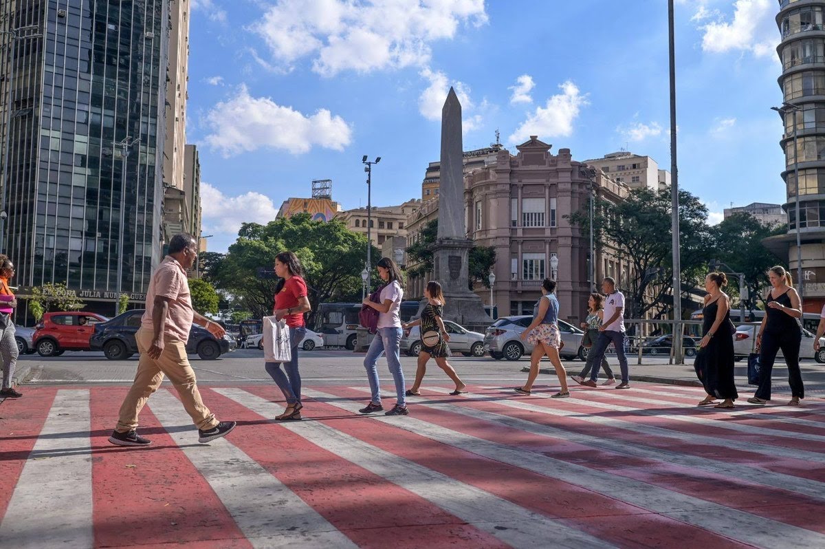 População brasileira atinge 212,5 milhões em 2024, mas declínio é previsto à partir de 2042