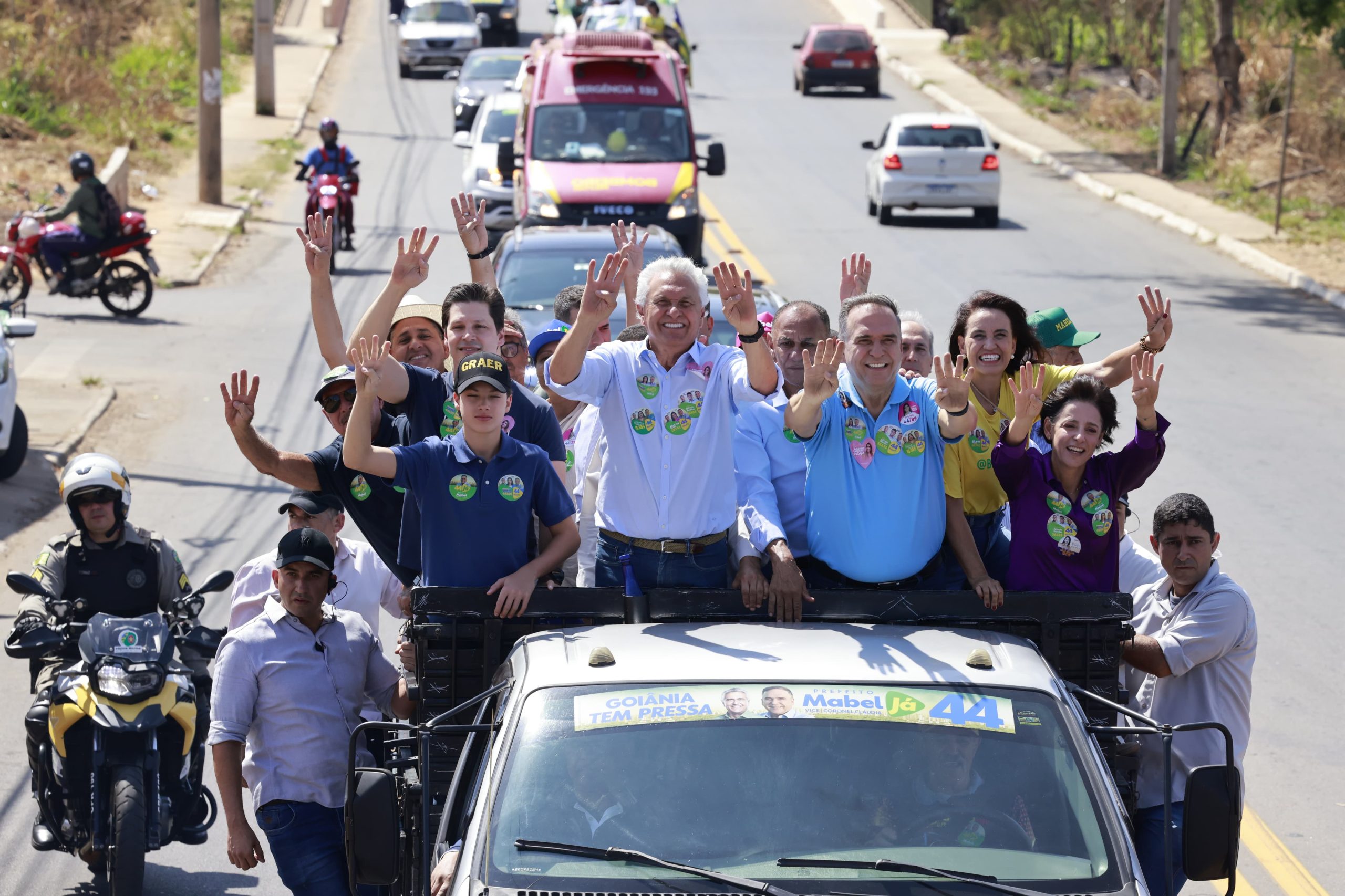 Goiânia: Ao lado de Ronaldo Caiado, Daniel Vilela lidera mega carreata em apoio a Sandro Mabel